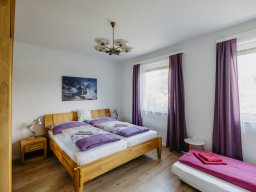 Schlafzimmer 3 mit angrenzendem Badezimmer 2